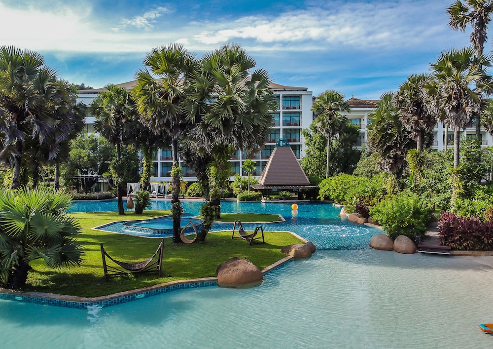 Naithonburi Beach Resort 36/43