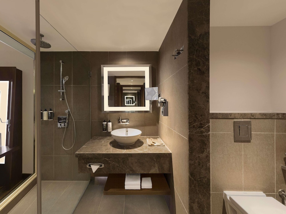 Superior, King Bed, Pool View, Novotel New Delhi Aerocity 8/8