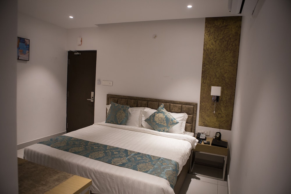 Vihaari 24 Business Hotel 14/57