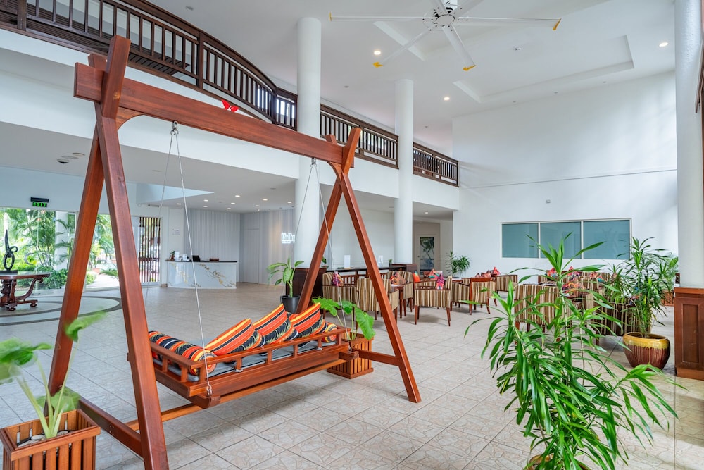 HULHULE ISLAND HOTEL 48/55