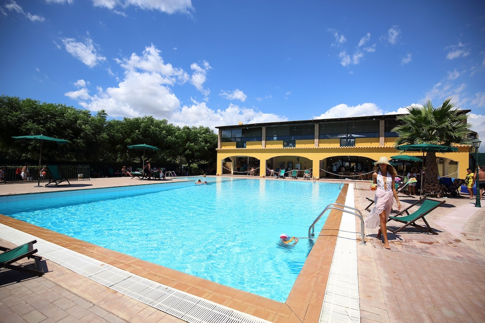 Marina Del Marchese Beach Resort 47/62