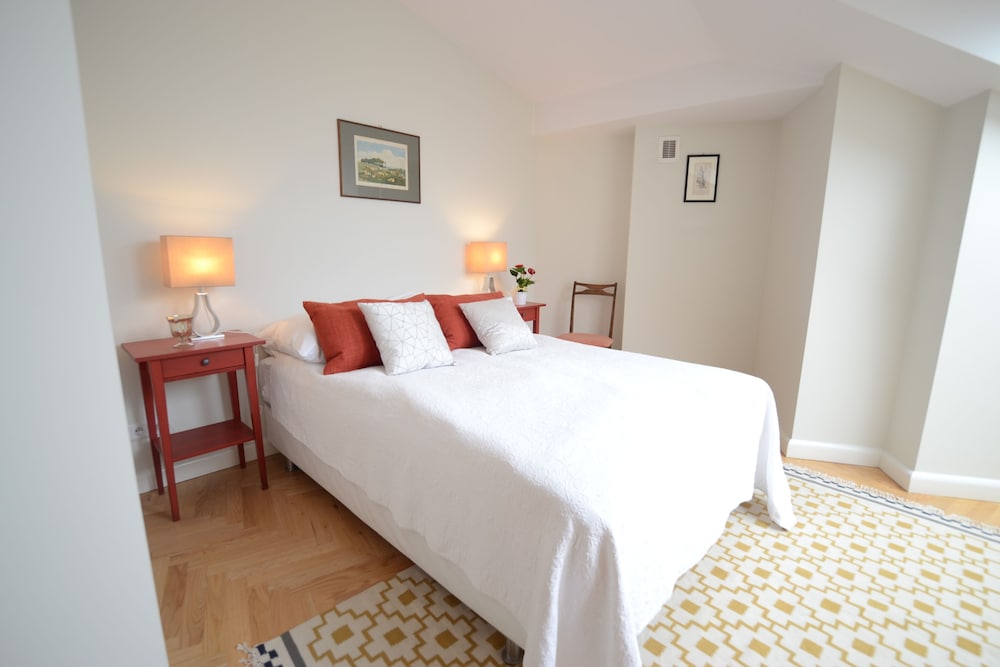 CRYSTAL SUITES OLD TOWN 13/68
