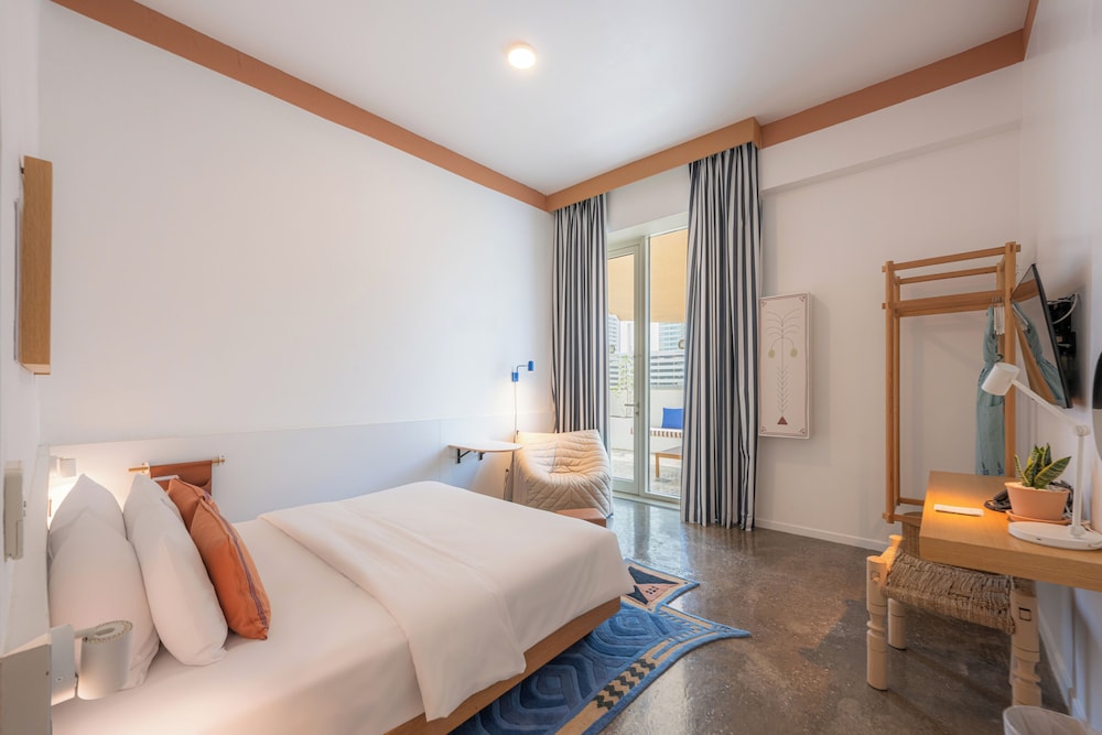 غرفة بسرير كينج بشرفة، Shada Hotel Dubai 4/10