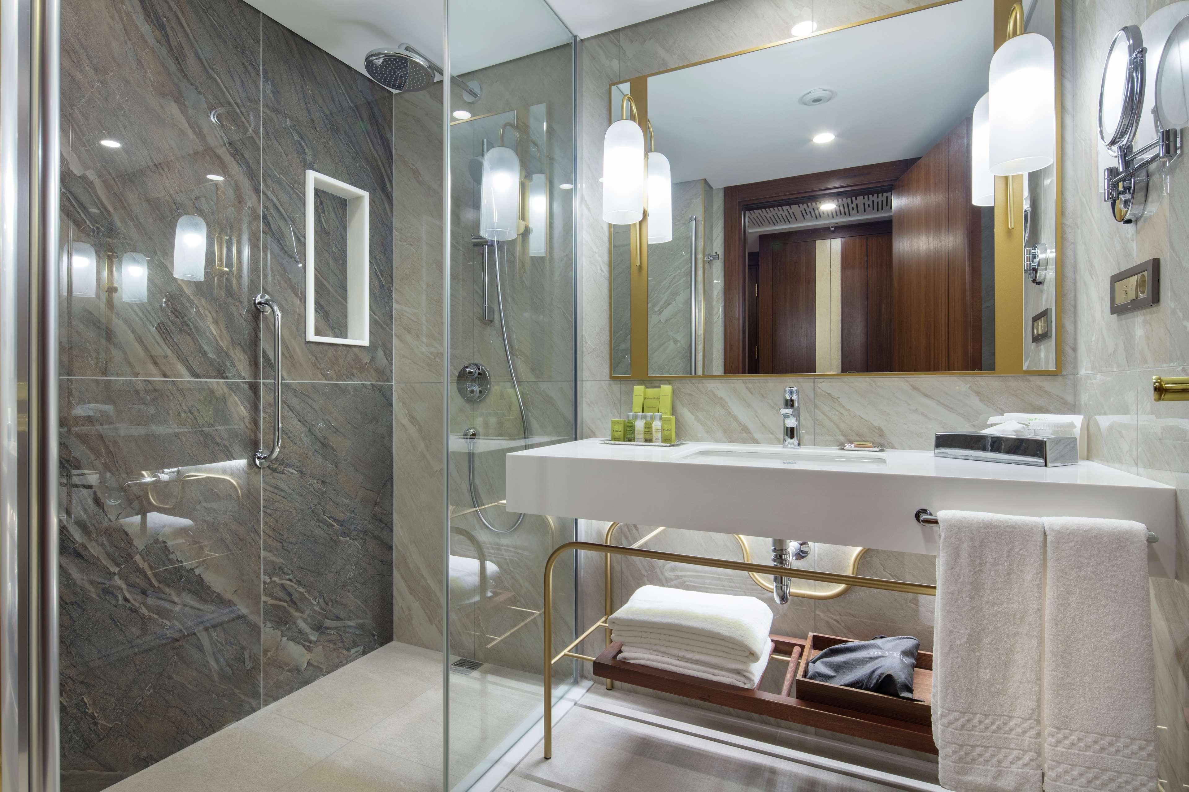 GUEST ROOM, TWIN BEDS, CITY VIEW