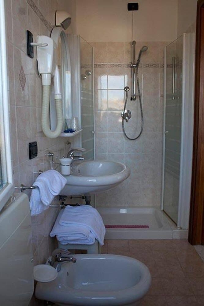 Hotel Monica 32/33
