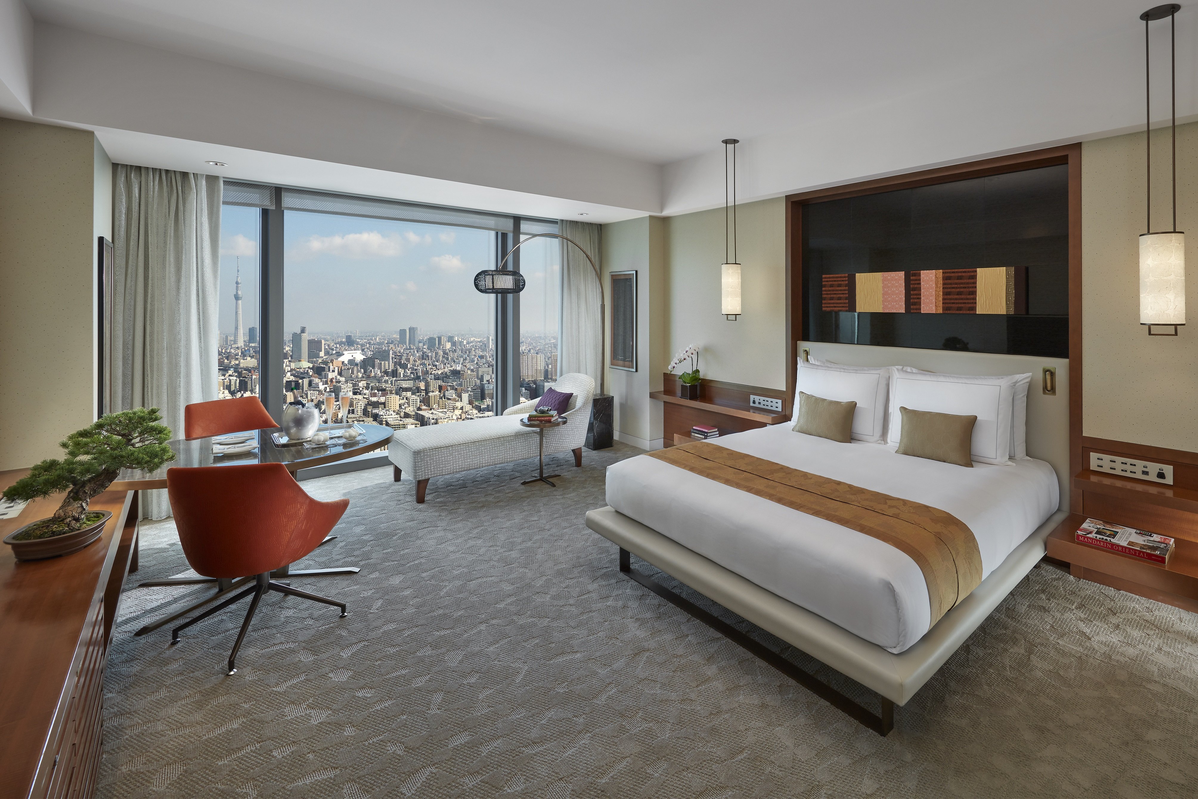 PREMIER, DELUXE, KING BED