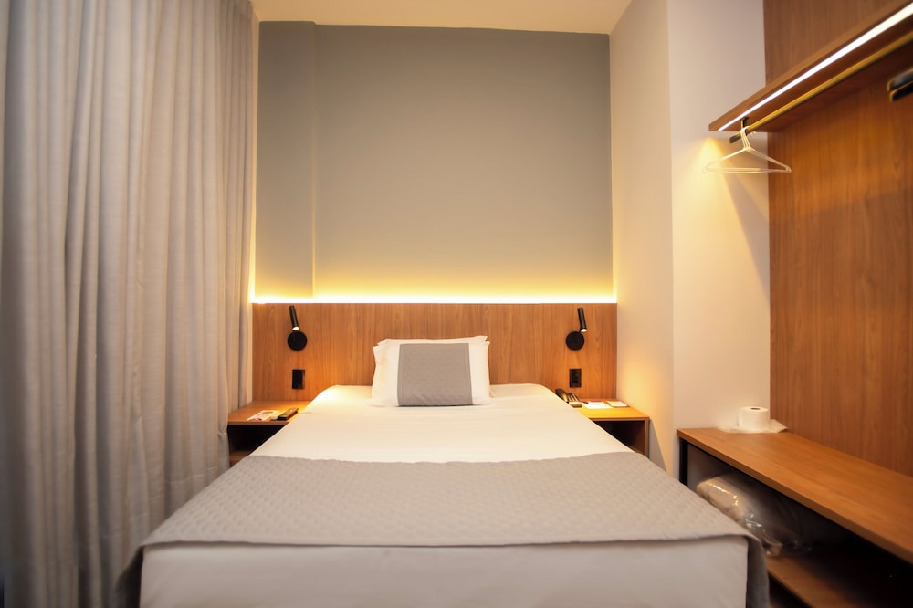 Delcas Hotel 15/68