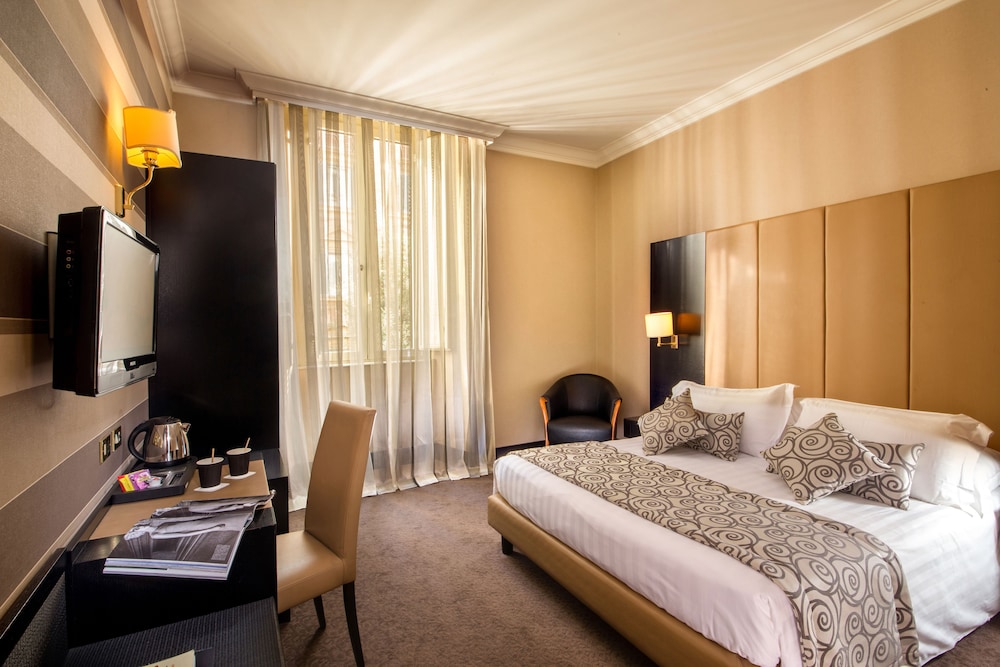 Savoy Hotel Rome 3/34