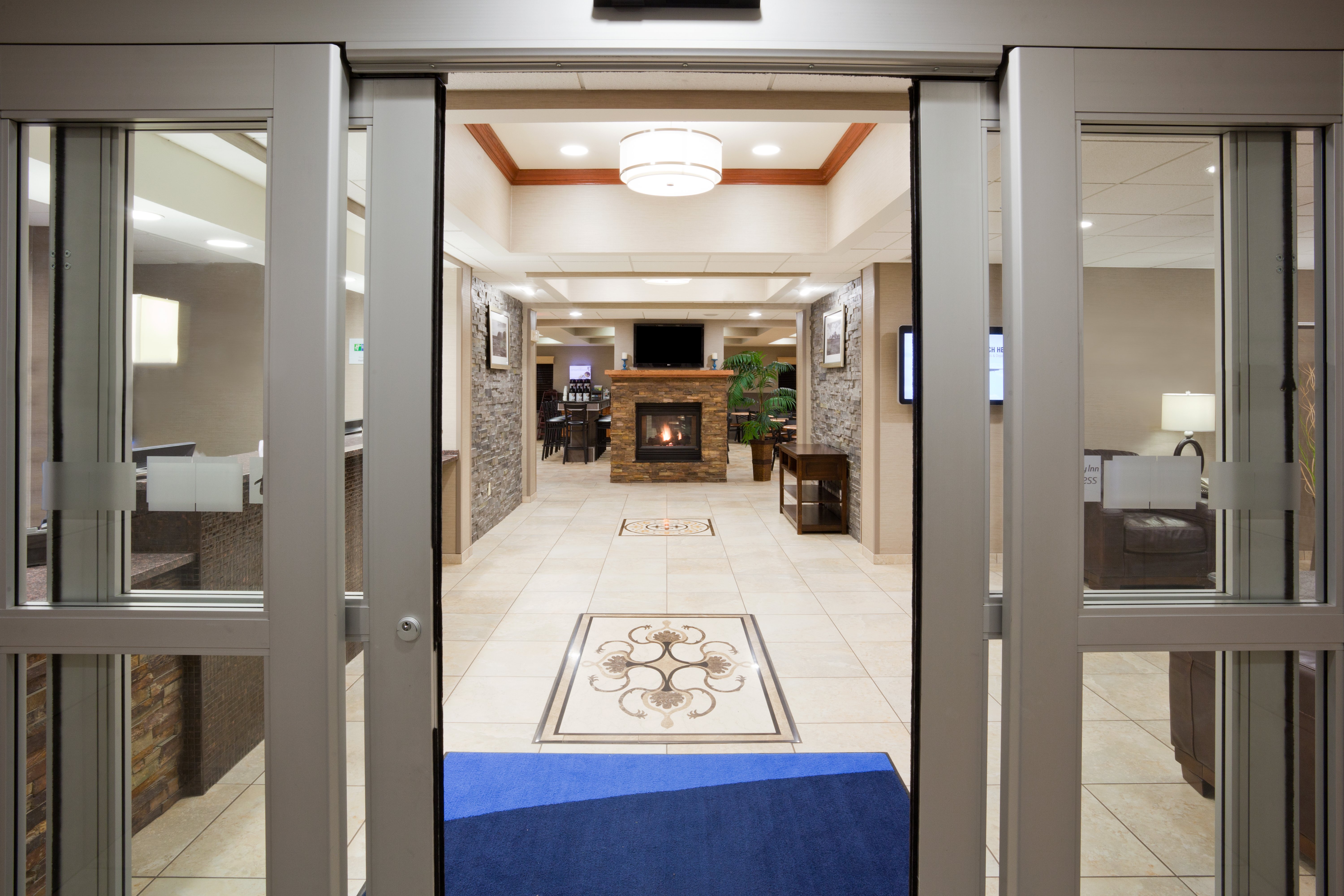 Holiday Inn Express Hotel Suites Aberdeen 7/61