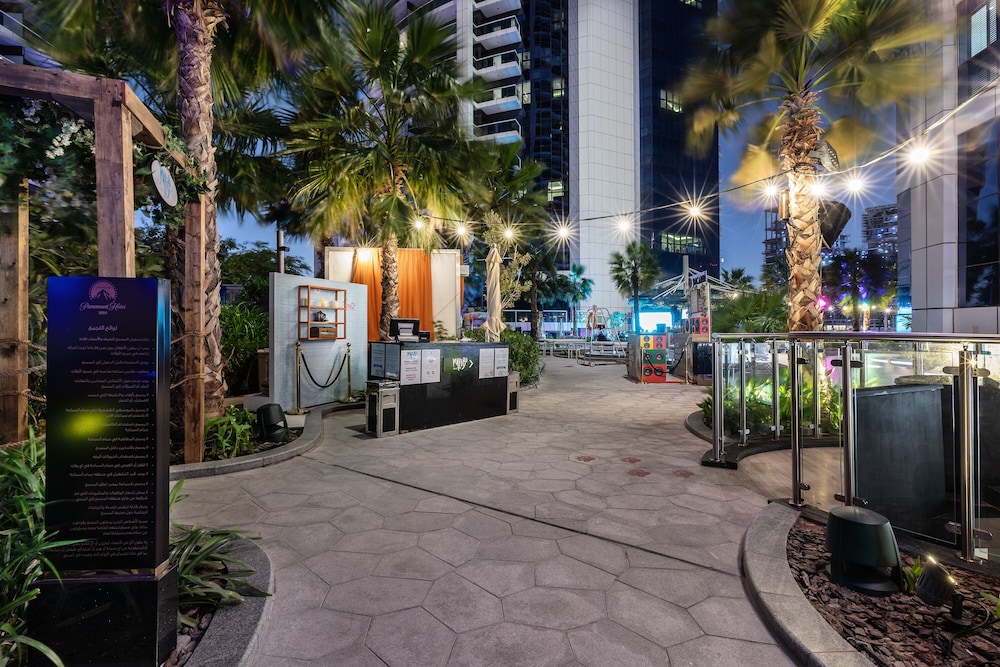 Paramount Hotel Dubai 60/72