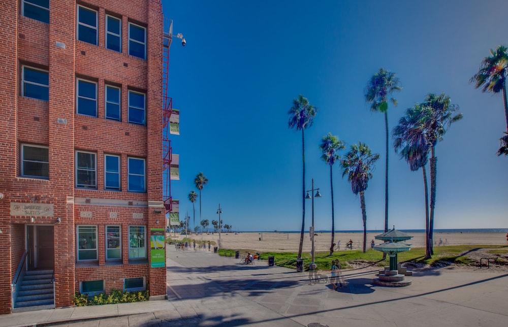 Venice Breeze Suites 49/54