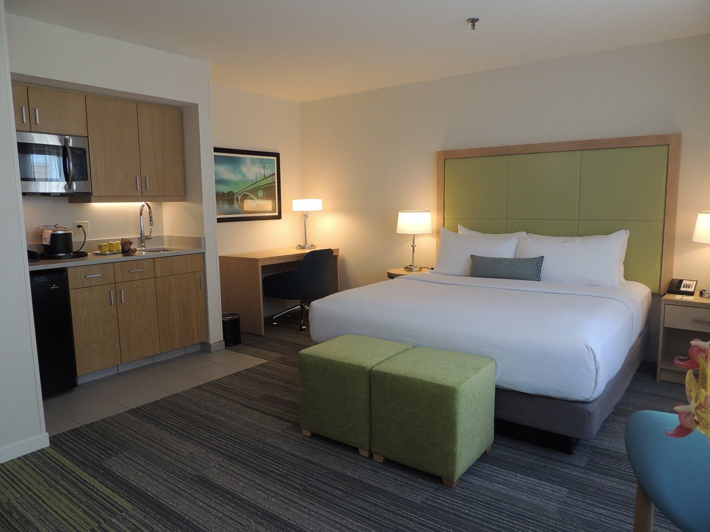 جناح بمطبخ صغير