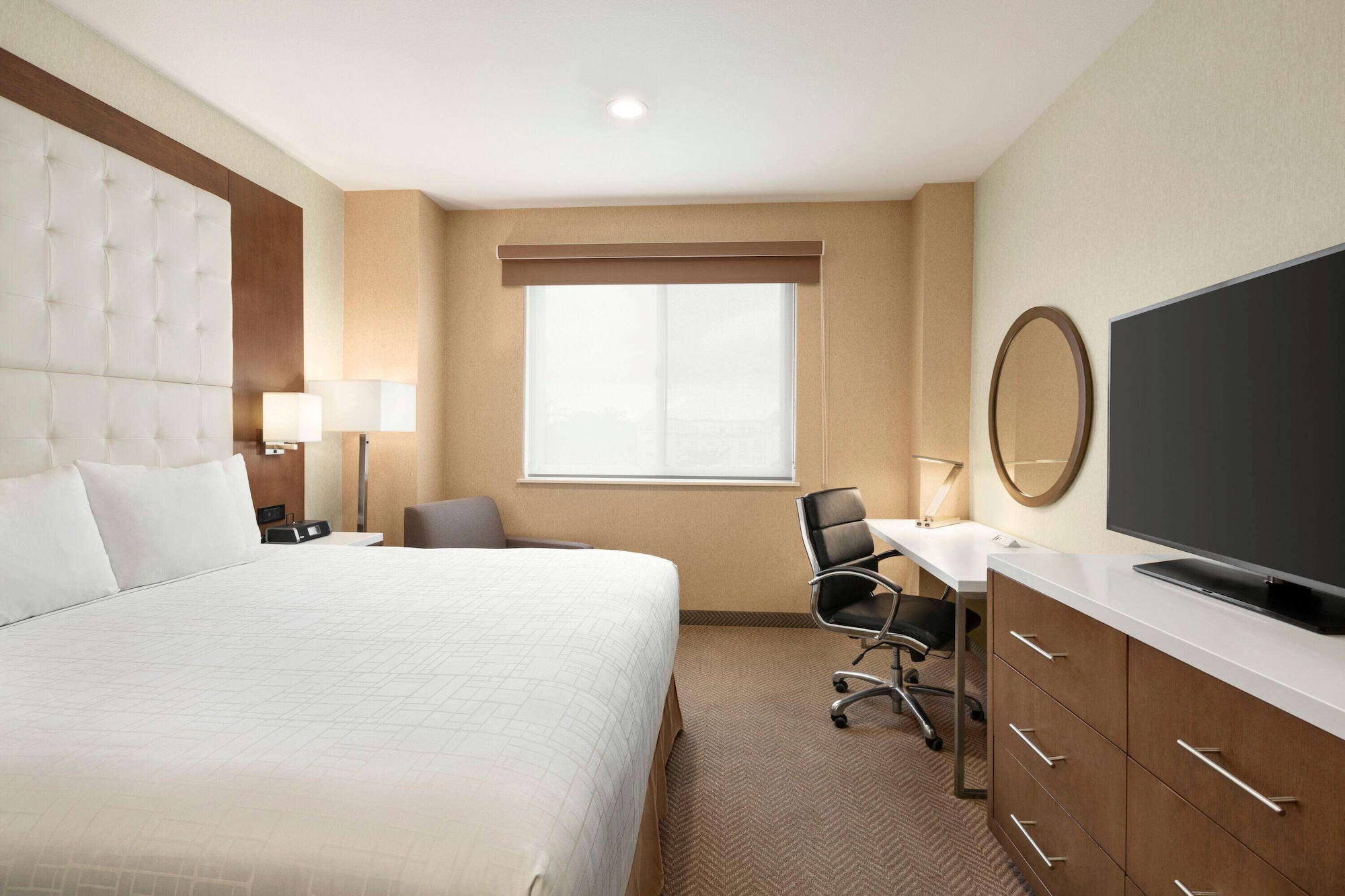 ROOM, KING BED, ACCESSIBLE