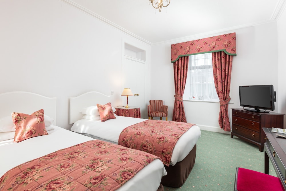 Fernhill Hotel 8/48