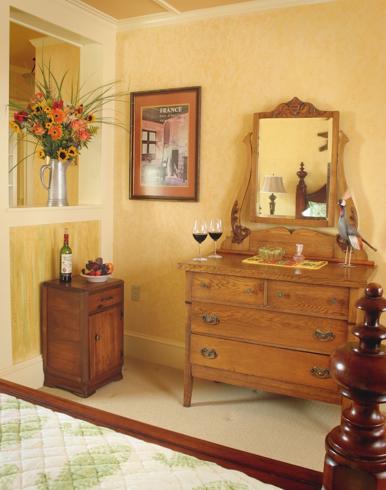 L Auberge Provencale Bed and Breakfast 5/51