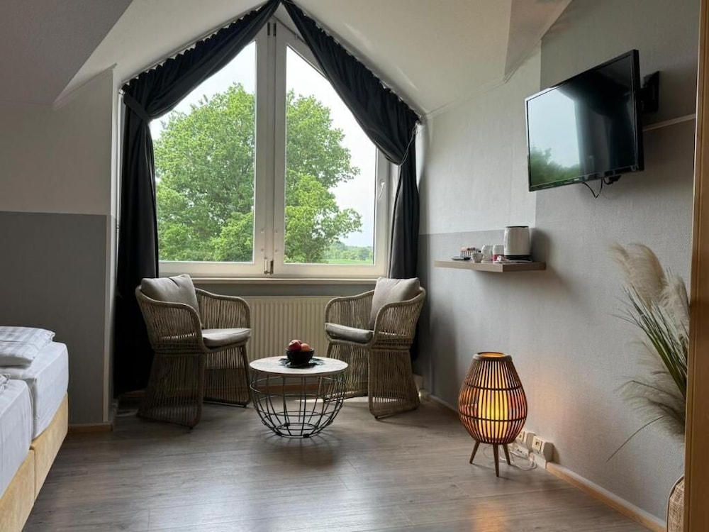 Hotel Danischer Hof Altenholz By Tulip Inn 17/45