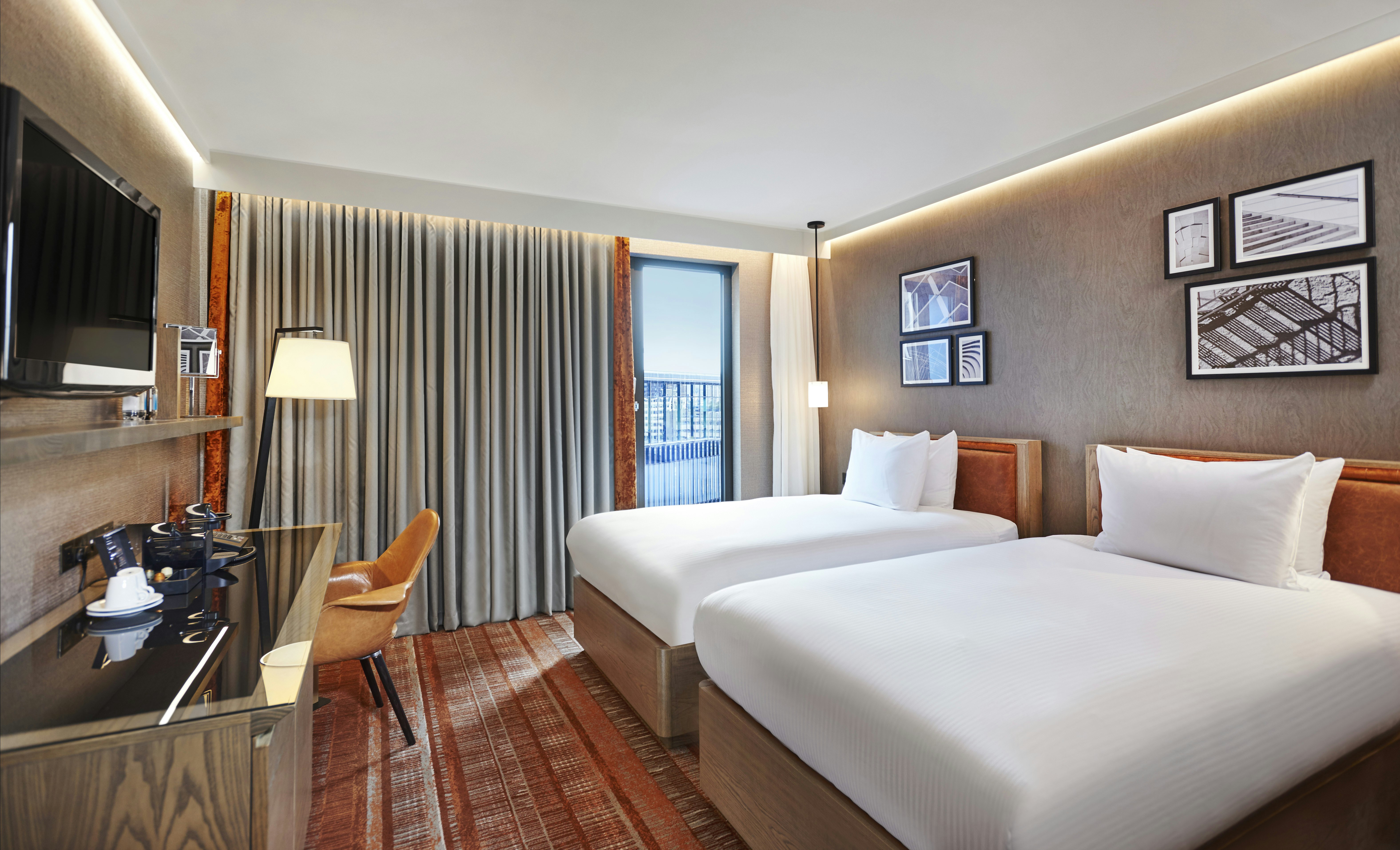 PLUS, DELUXE, TWIN BEDS