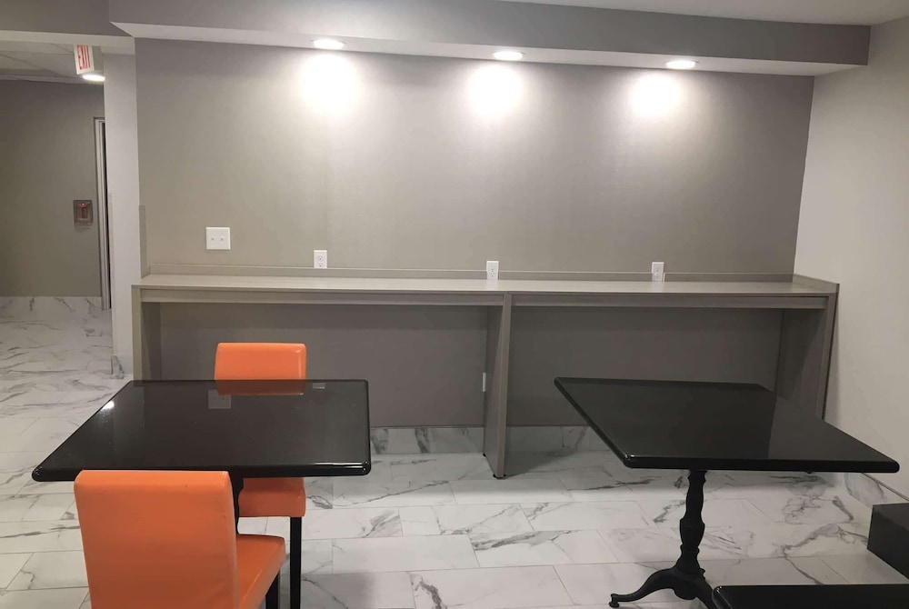 Microtel Inn & Suites by Wyndham Charlotte Airport 20/28