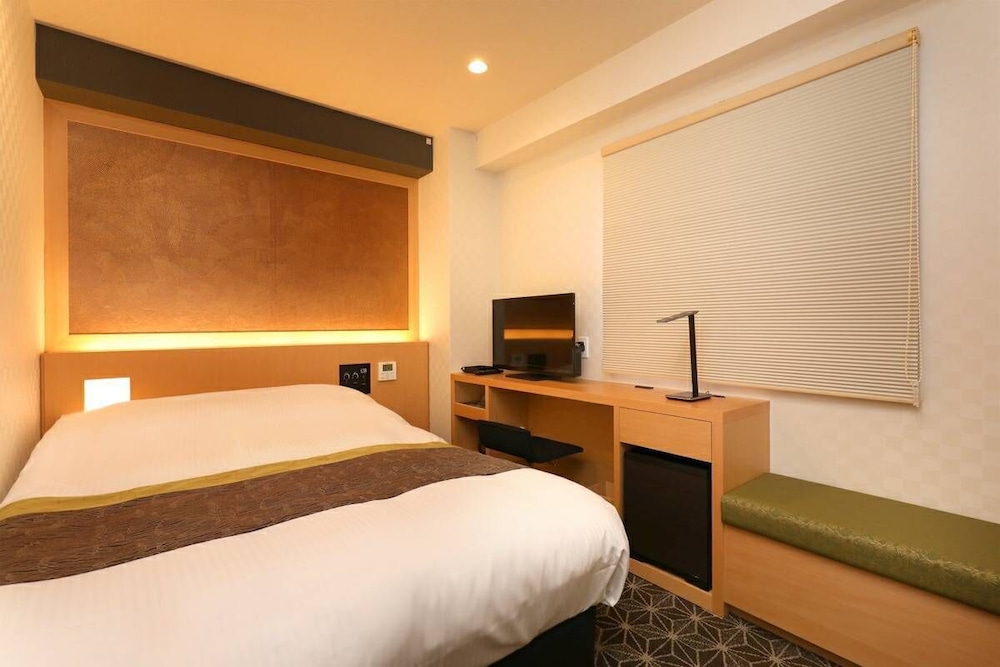 ROOM, DOUBLE BED