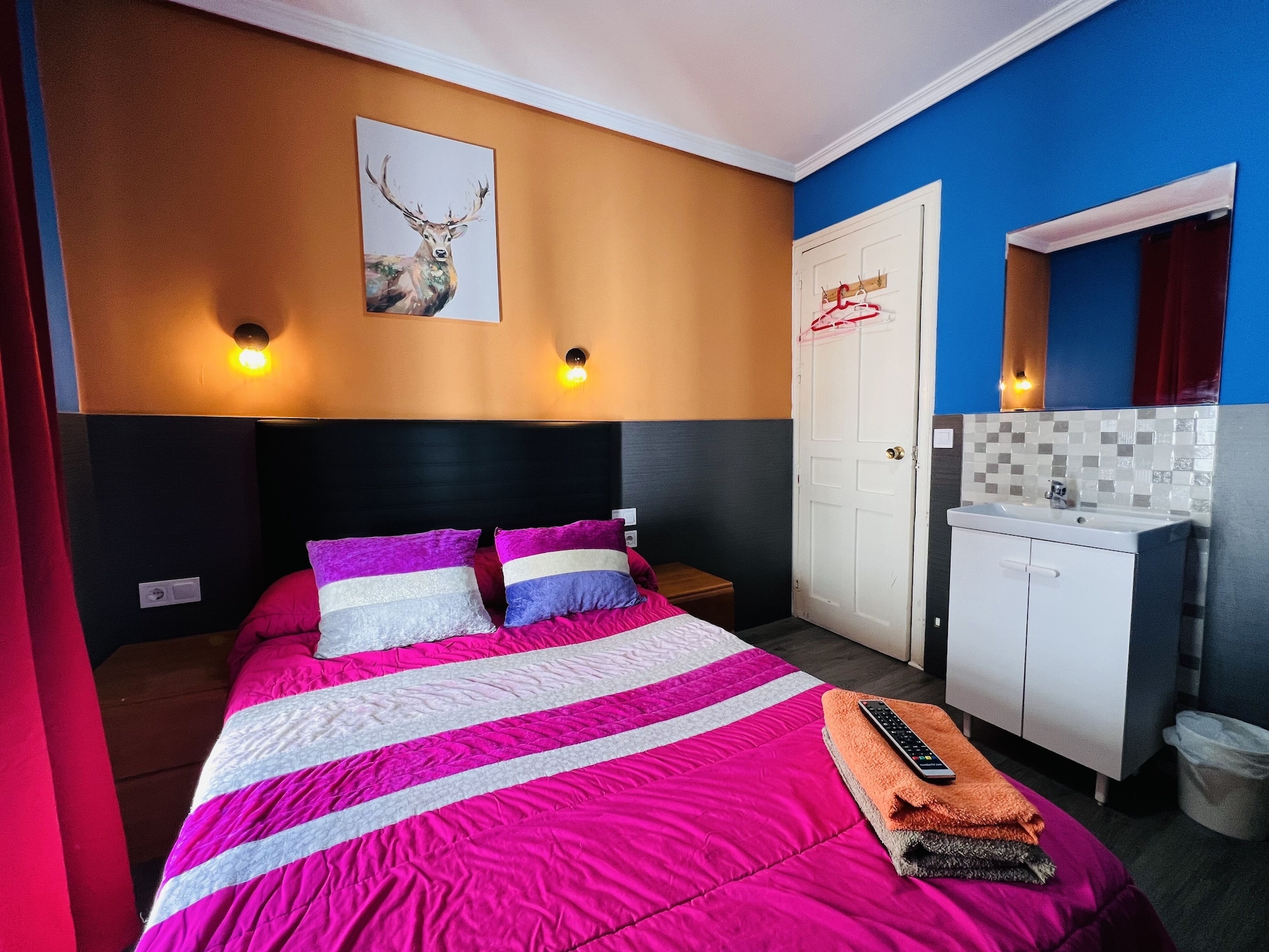 ROOM, DOUBLE BED, SHARED BATHROOM