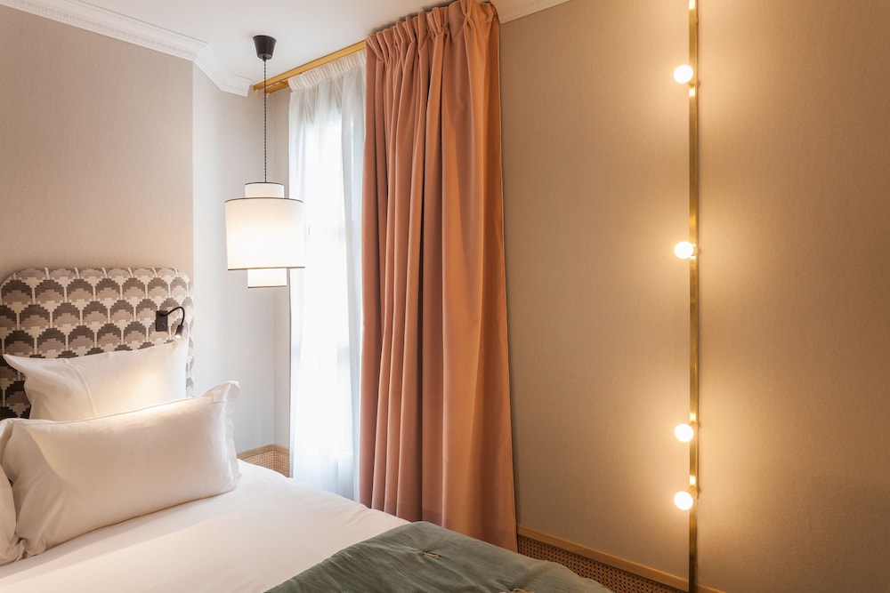 HANDSOME HOTEL BY ELEGANCIA 31/74