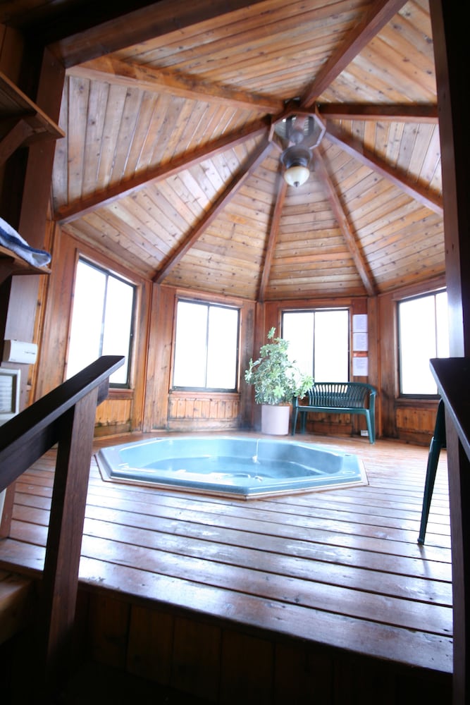 Nootka Lodge 18/50