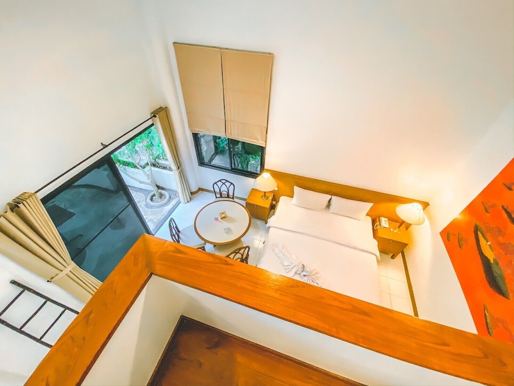Nern Chalet Beachfront Hotel 28/74