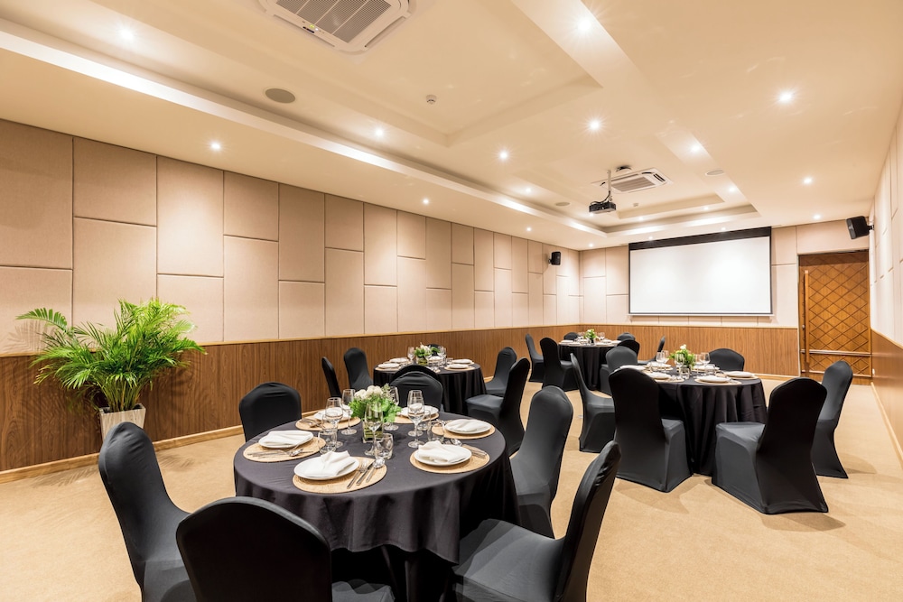 Outrigger Khao Lak Beach Resort 40/50