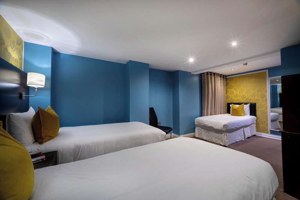 1 BEDROOM, BASIC, TRIPLE, 3 BEDS