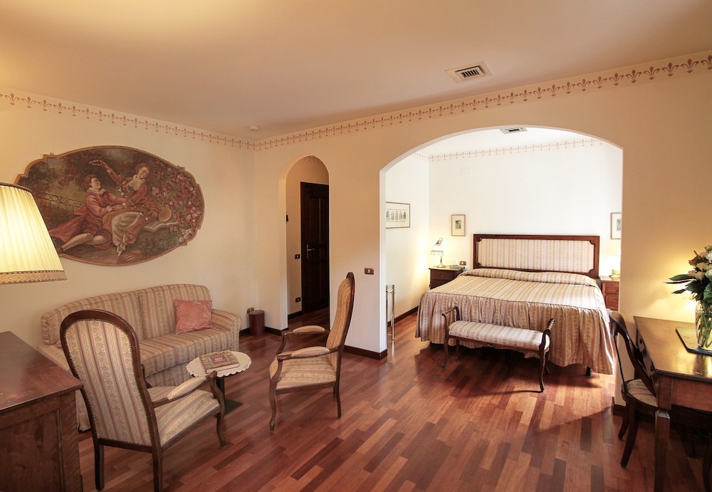 Hotel Villa Luppis 46/77