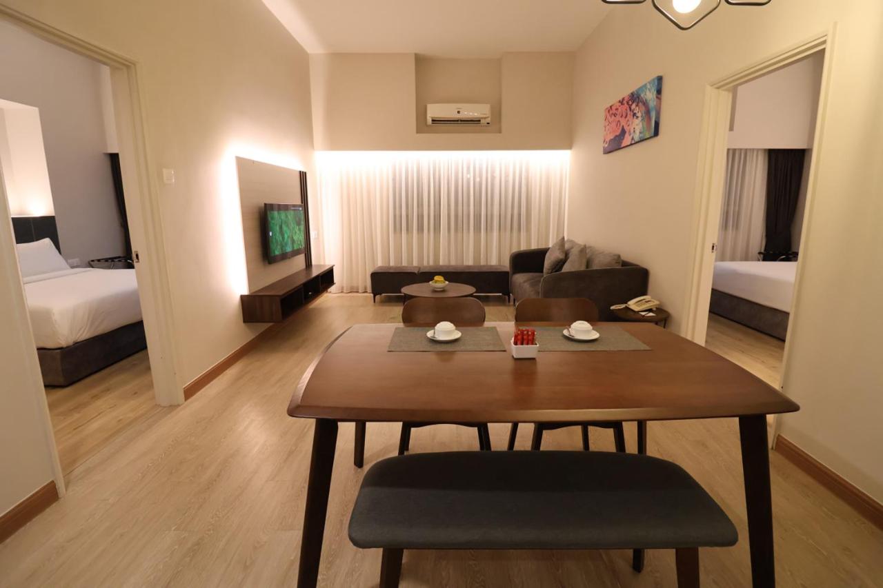 Crown Regency Serviced Suites 28/39