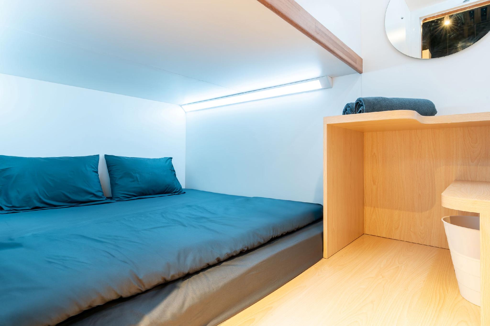 EARTH, DOUBLE BED