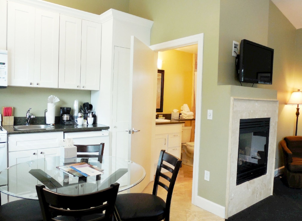 Sea Breeze Inn And Cottages 51/75