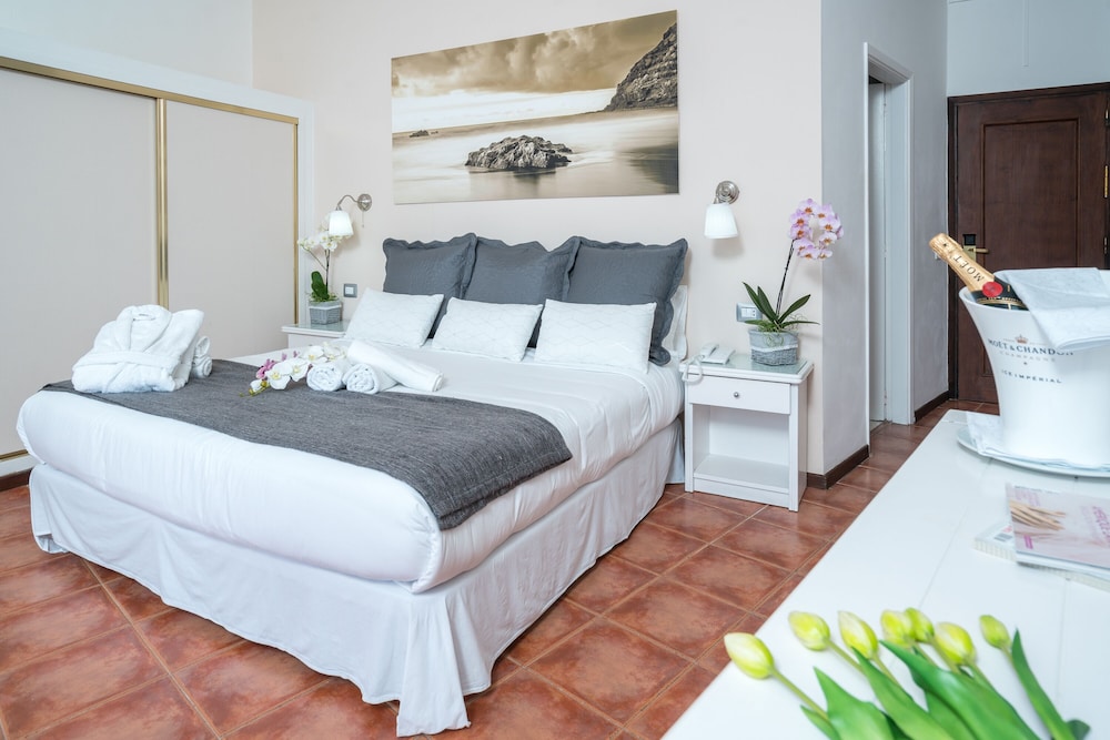 Silken Saaj Maar - Adults Only 14/56