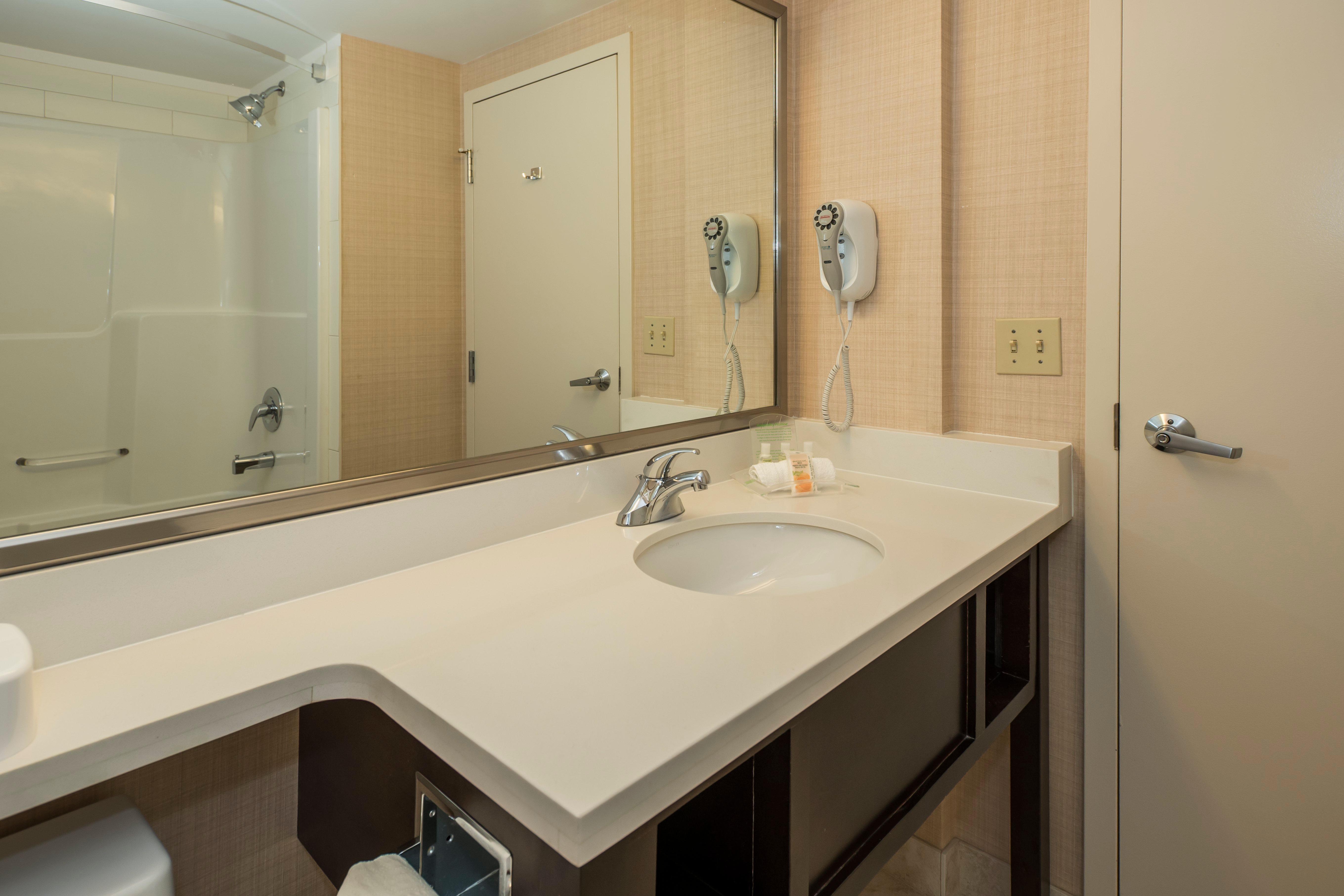 Room, Queen Bed, City View, Holiday Inn Conference Ctr Edmonton South 3/3