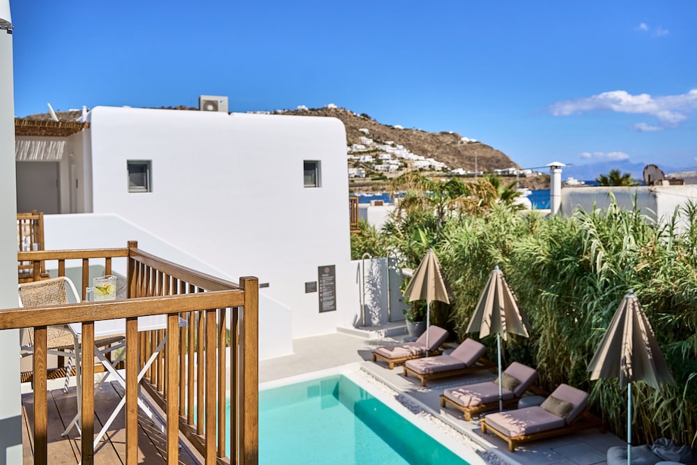 Adorno Beach Hotel and Suites 71/76