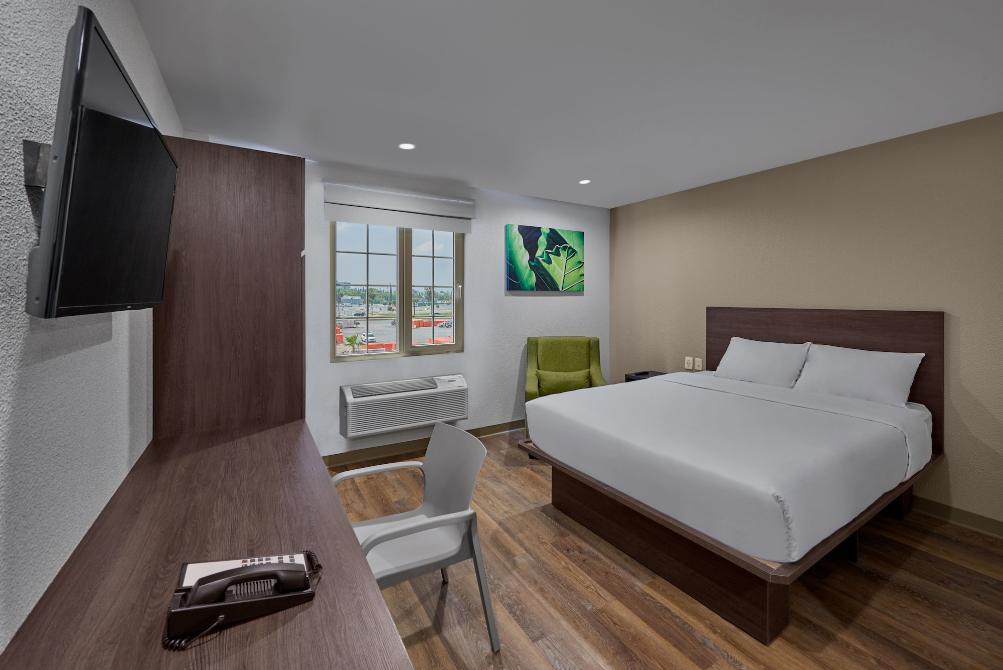 SUITE, QUEEN BED