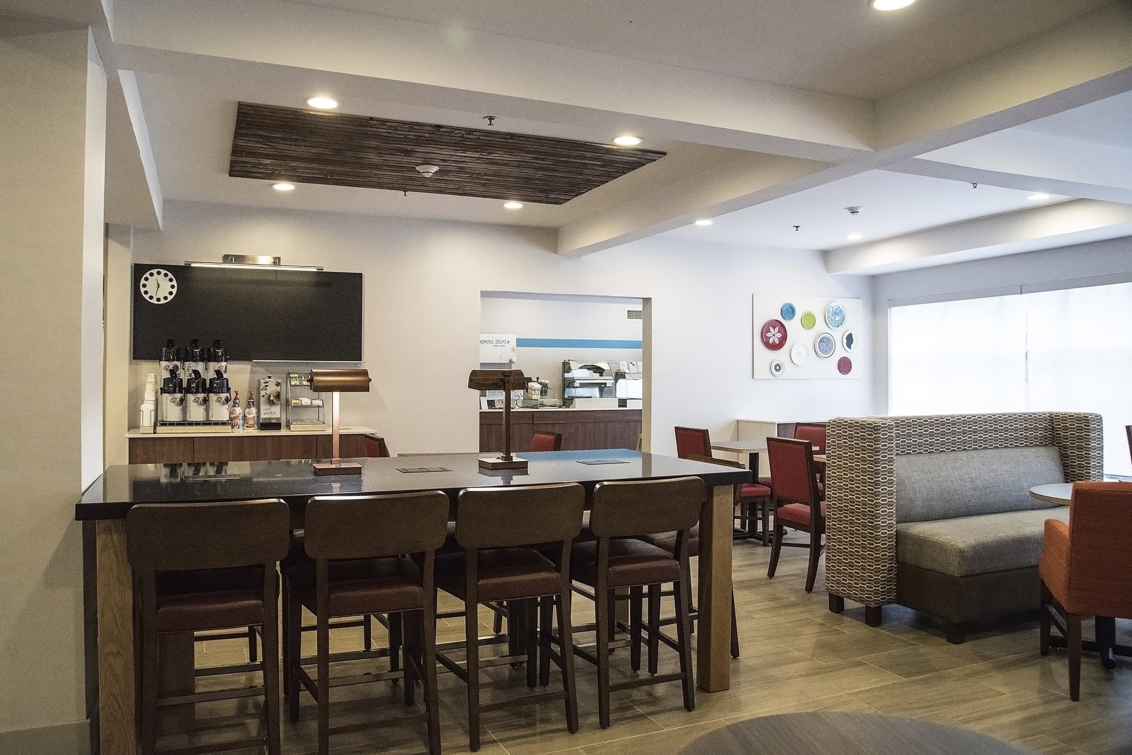 Holiday Inn Express Hotel Suites Alexandria 41/62