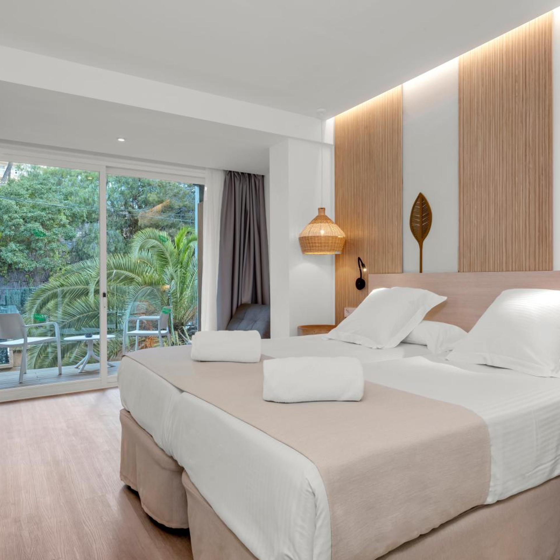 Silver, Double Bed, Balcony