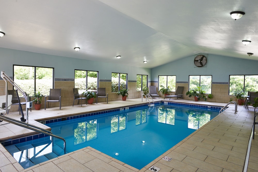 Holiday Inn Express Suites Birmingham South Pelham 1/52
