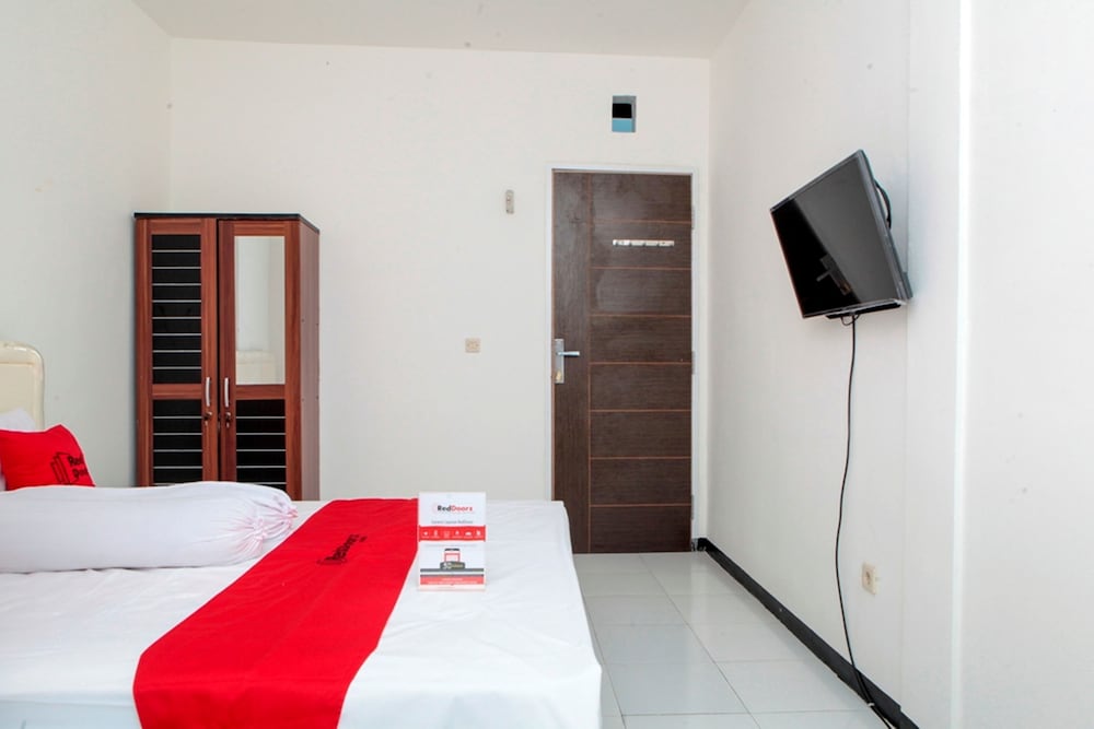 Reddoorz Plus Near Telkom Corporate University 20/29