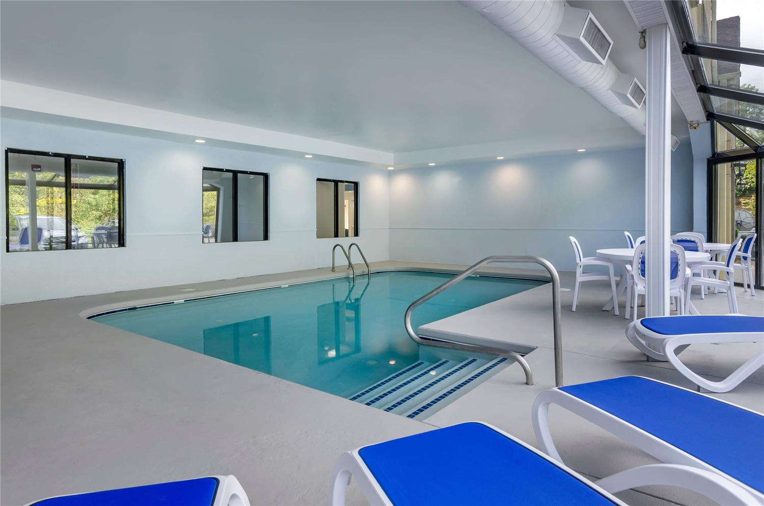 Comfort Inn & Suites Troutville-Roanoke North 19/35