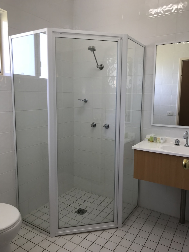 Country Gardens Motor Inn 7/33