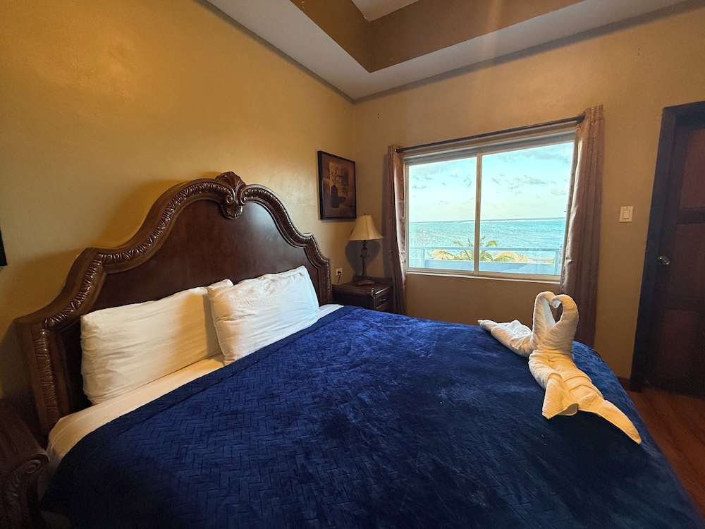 ROOM, DOUBLE BED