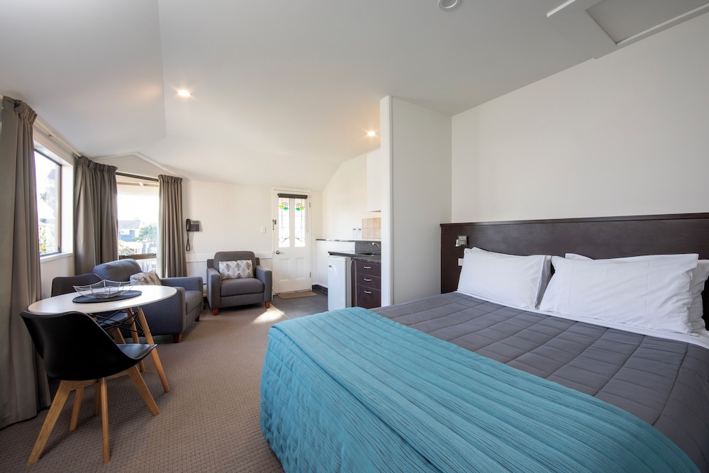 SUPERIOR, STUDIO, SUITE, QUEEN BED, COURTYARD VIEW, ACCESSIBLE
