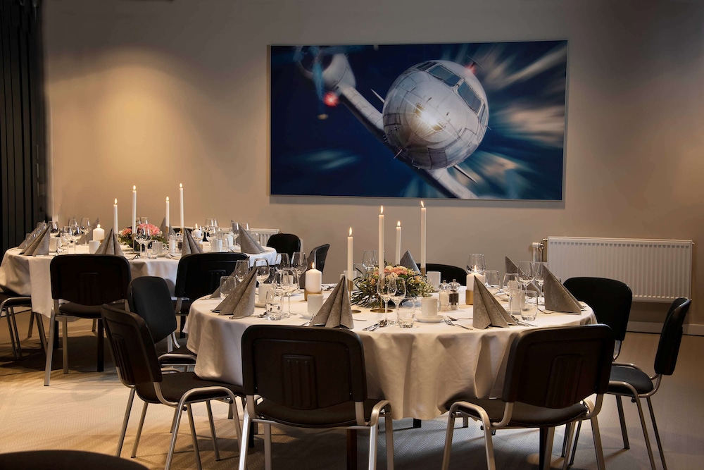 Park Inn By Radisson Oslo Airport Hotel West 62/75