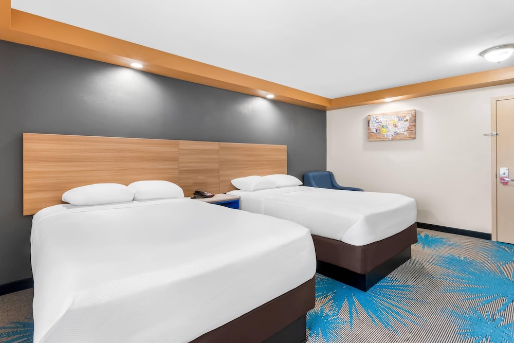 Standard, 2 Double Beds, Econo Lodge Woodbridge 5/10