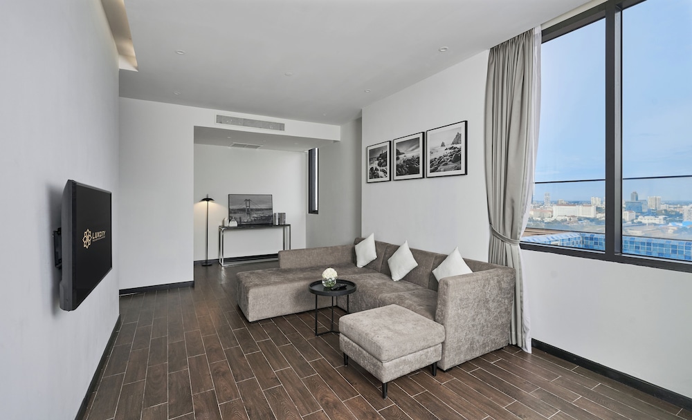 Lyve Inc Hotel And Residence 50/70