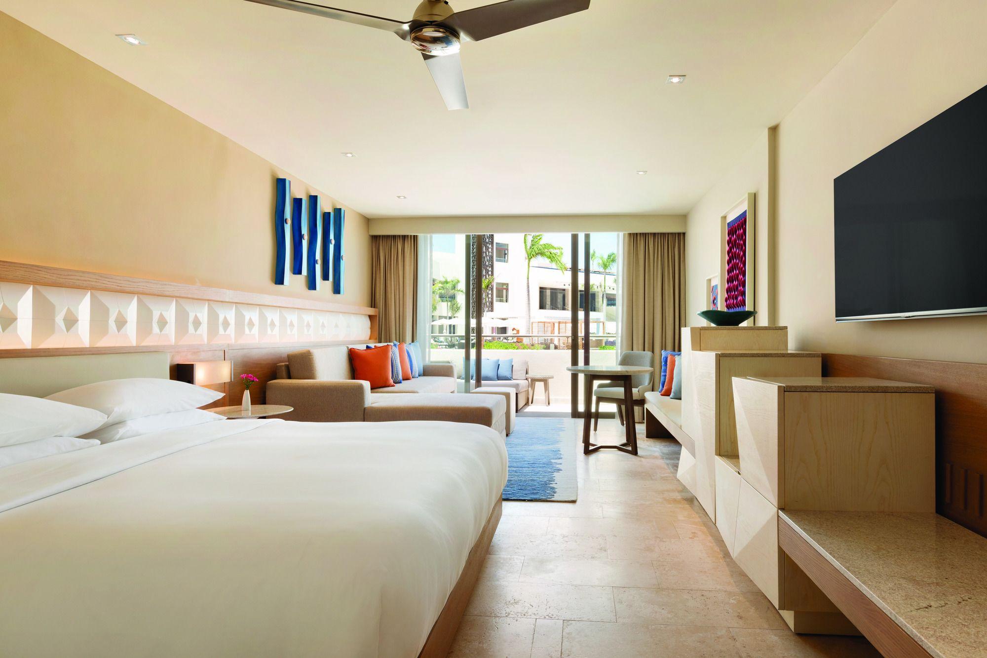 Master, Double Bed, Dolphin View