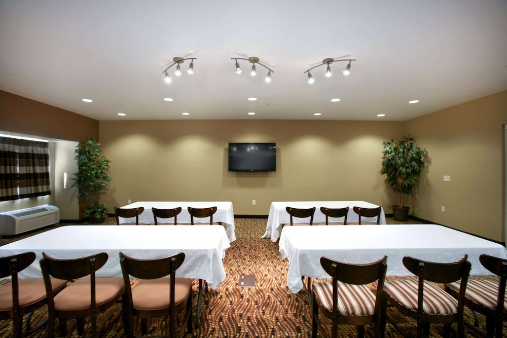 Microtel Inn Council Bluffs 44/50